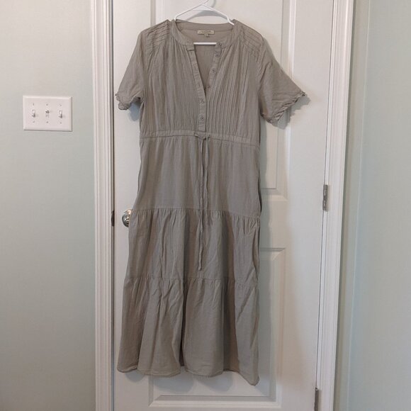 Polagram Dresses & Skirts - Gray Short Sleeve Midi Dress - Size Large